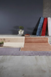 Aksu Royal Halı – 20 mm Hav Yüksekliği, Keçe + Dote Tabanlı Şık ve Dayanıklı Halı