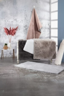 Armada Kürk Halı – 15 mm Hav Yüksekliği, Kırçıllı Keçe + Pamuk Tabanlı Yumuşak ve Dayanıklı Halı